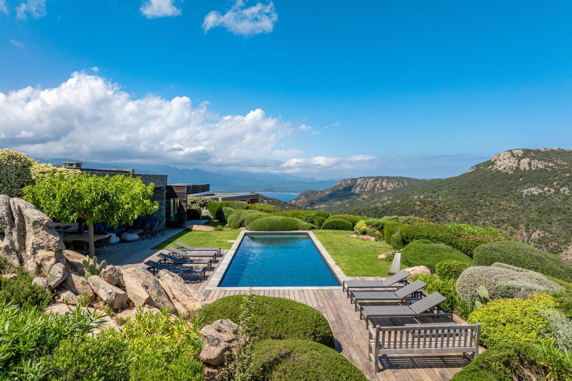 villa de luxe 7 Pièces en location saisonnière sur PORTO VECCHIO (20137)