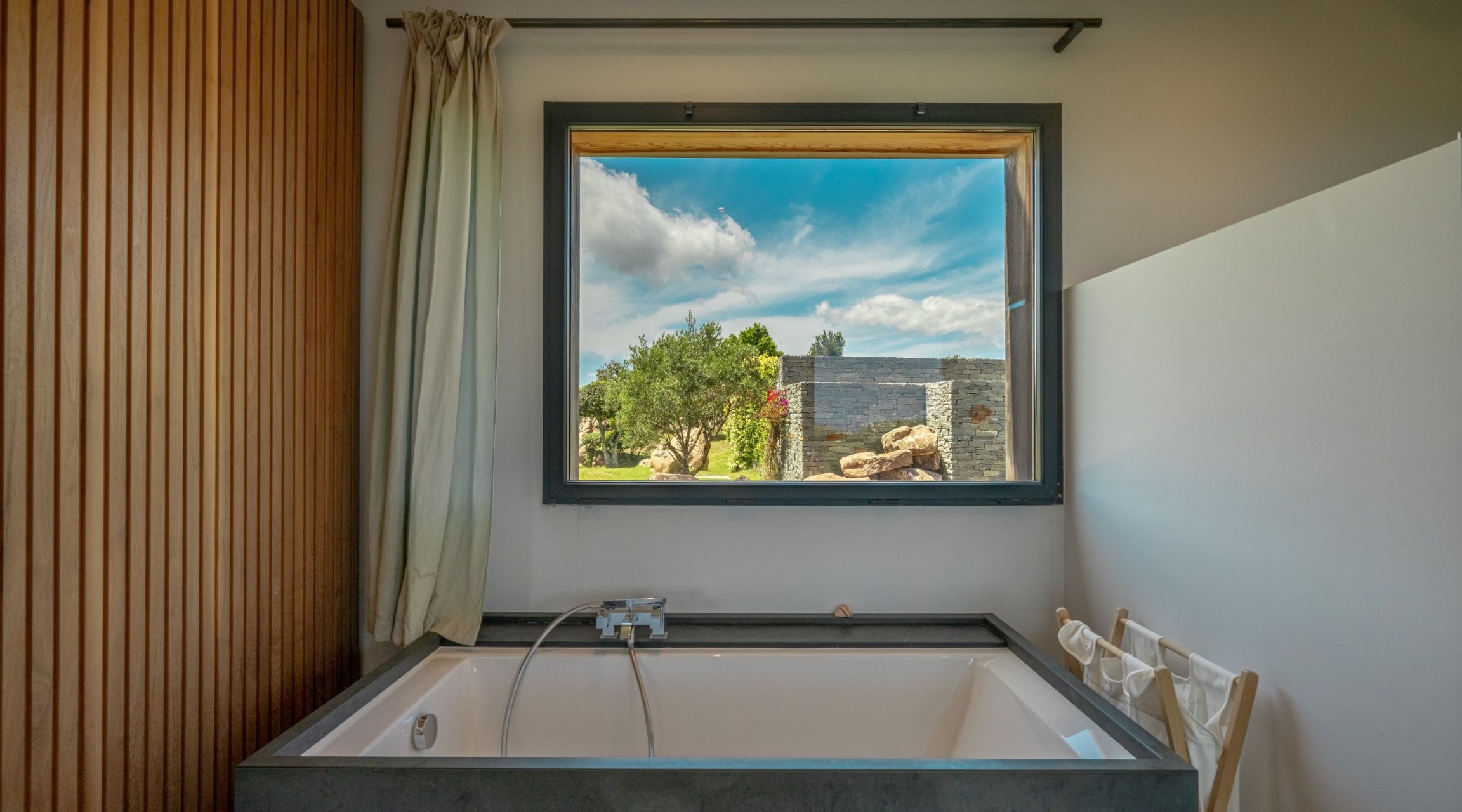 villa de luxe 7 Pièces en location saisonnière sur PORTO VECCHIO (20137)