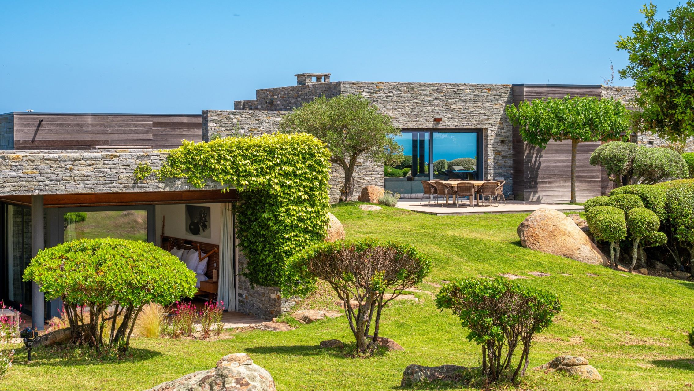 villa de luxe 7 Pièces en location saisonnière sur PORTO VECCHIO (20137)