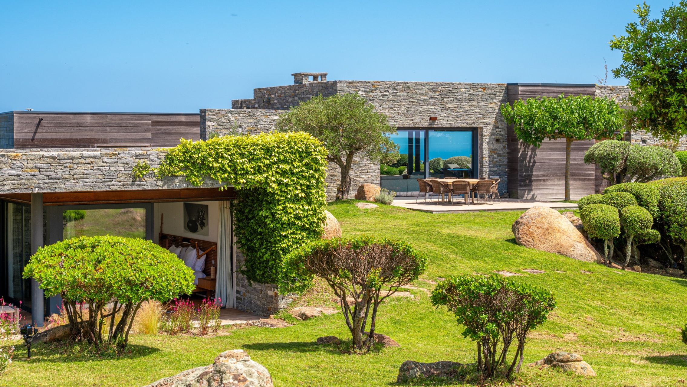 villa de luxe 7 Pièces en location saisonnière sur PORTO VECCHIO (20137)