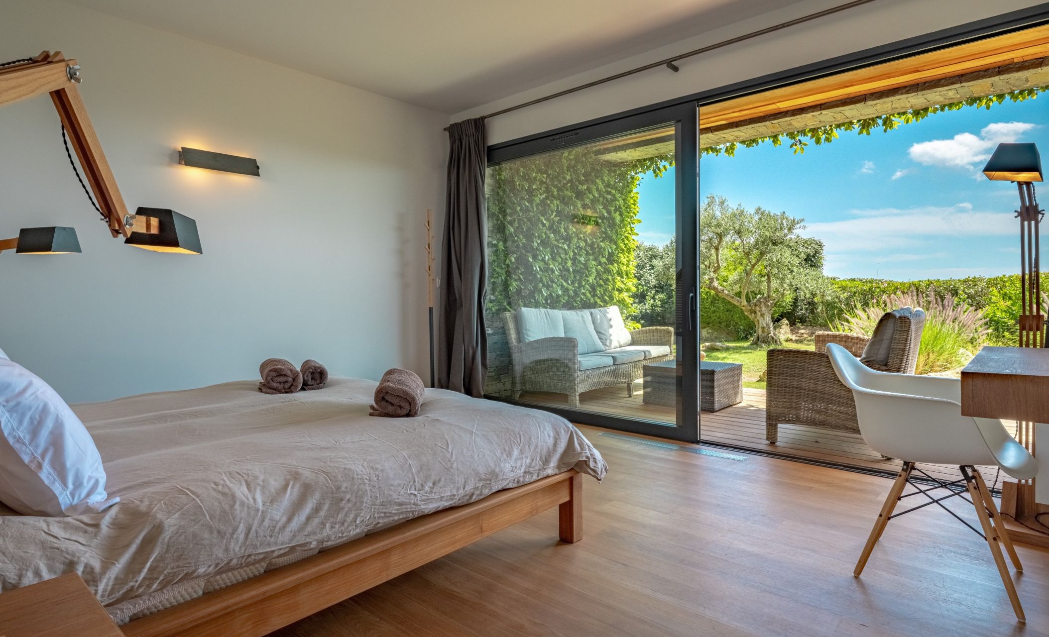 luxury villa 7 Rooms for seasonal rent on PORTO VECCHIO (20137)