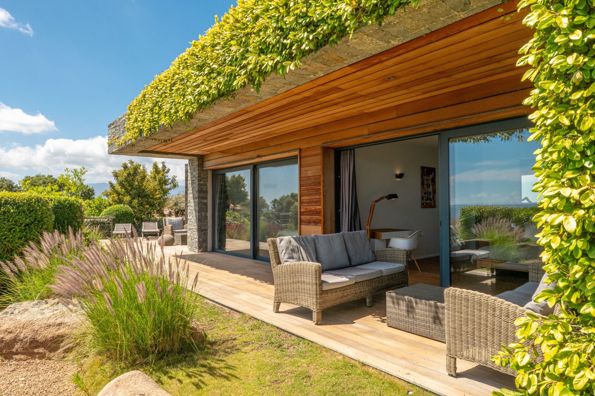 villa de luxe 7 Pièces en location saisonnière sur PORTO VECCHIO (20137)