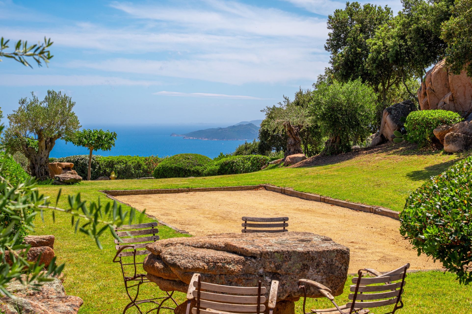 villa de luxe 7 Pièces en location saisonnière sur PORTO VECCHIO (20137)