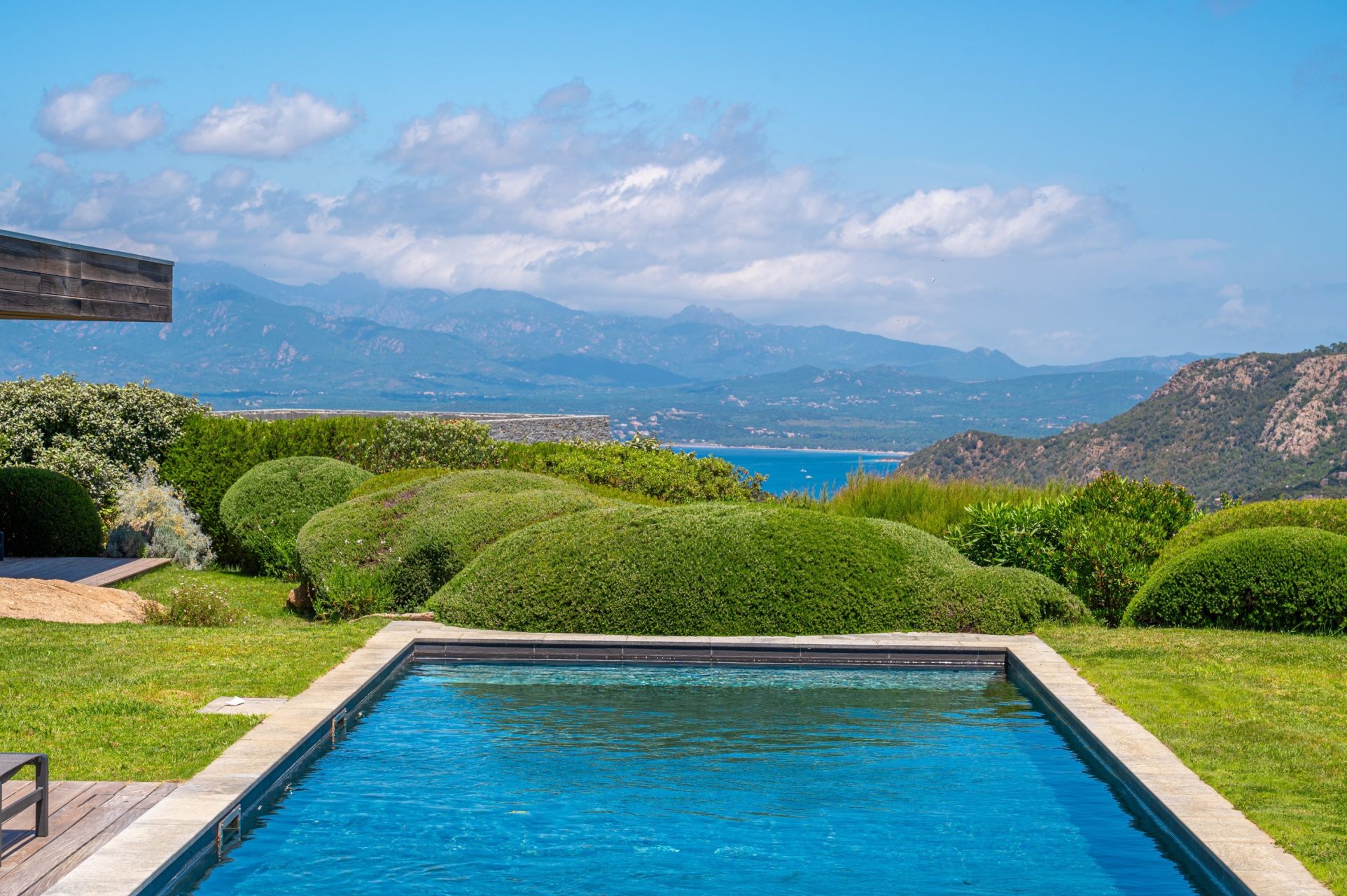 villa de luxe 7 Pièces en location saisonnière sur PORTO VECCHIO (20137)