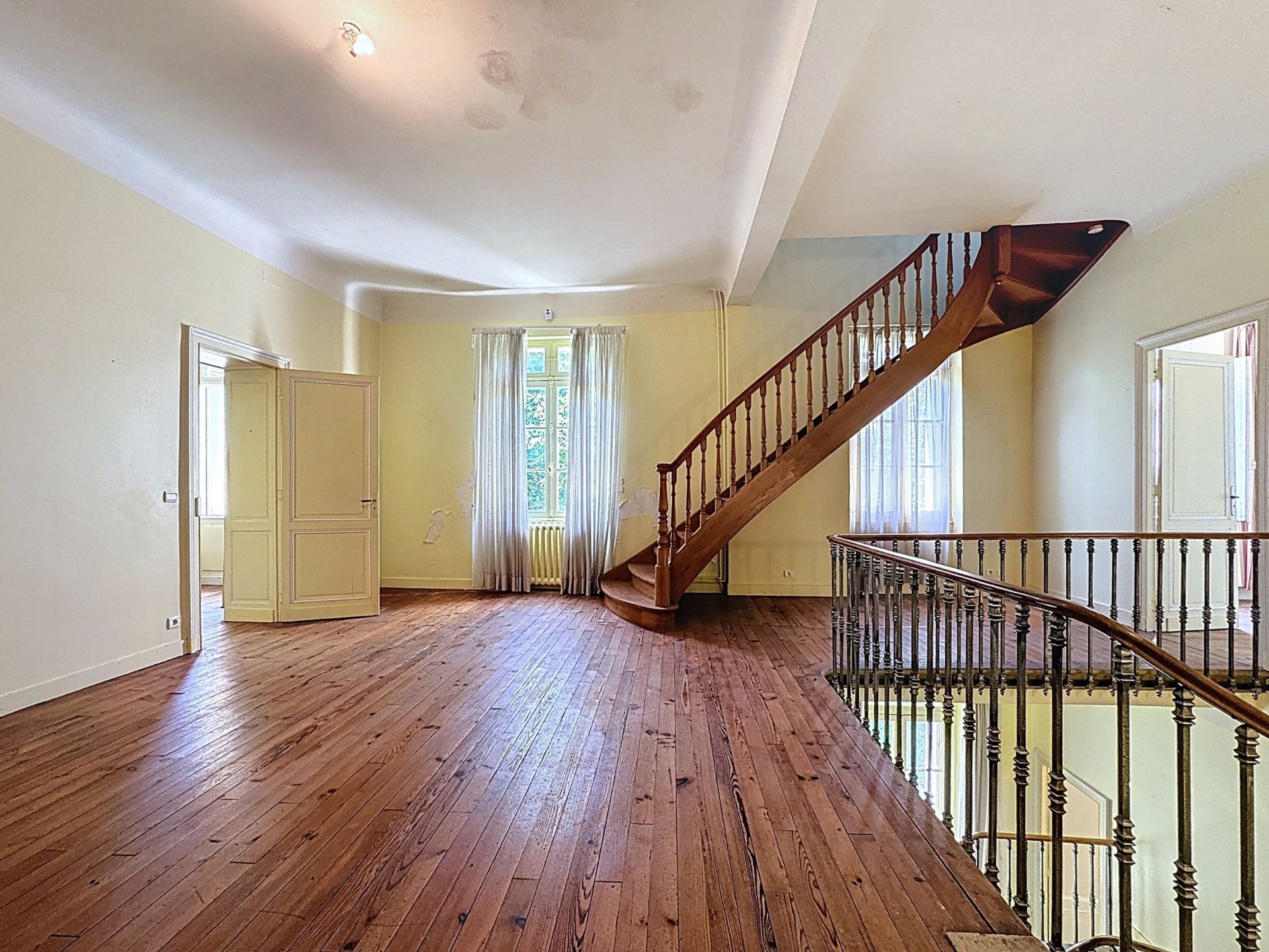 castle 15 Rooms for sale on DAX (40100)