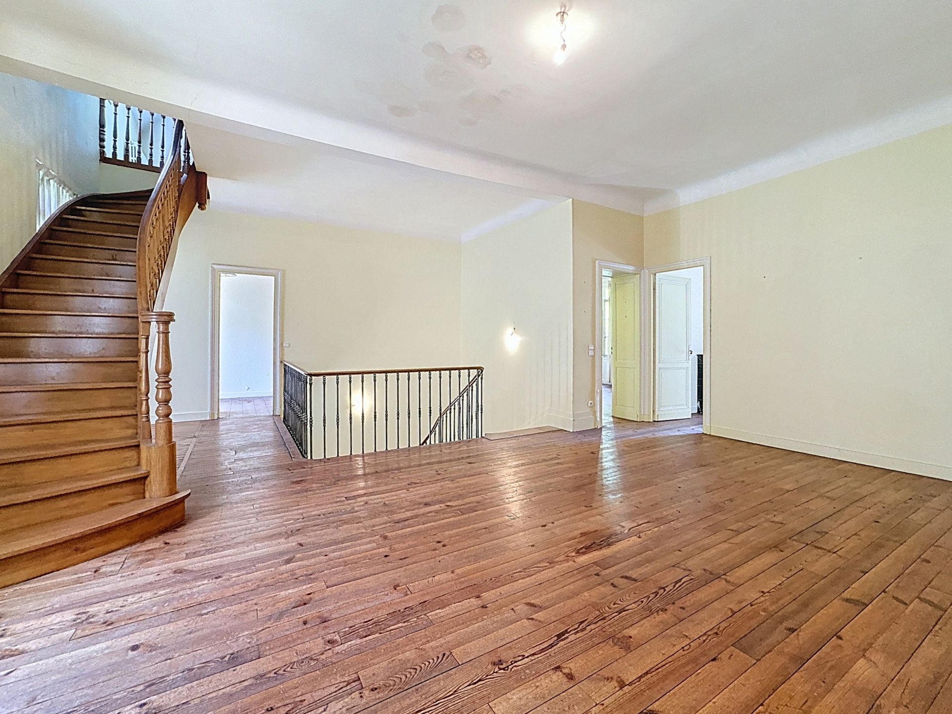 castle 15 Rooms for sale on DAX (40100)