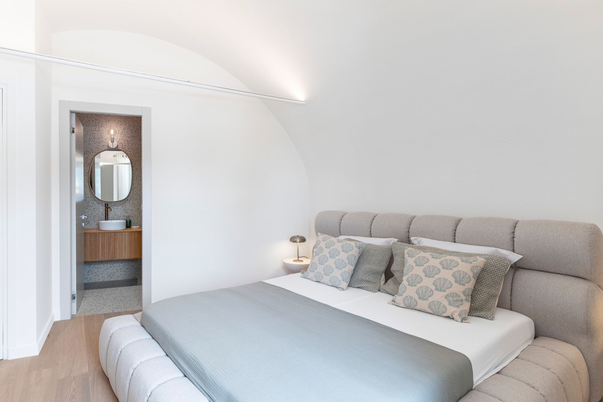 luxury apartment 3 Rooms for sale on VILLEFRANCHE SUR MER (06230)