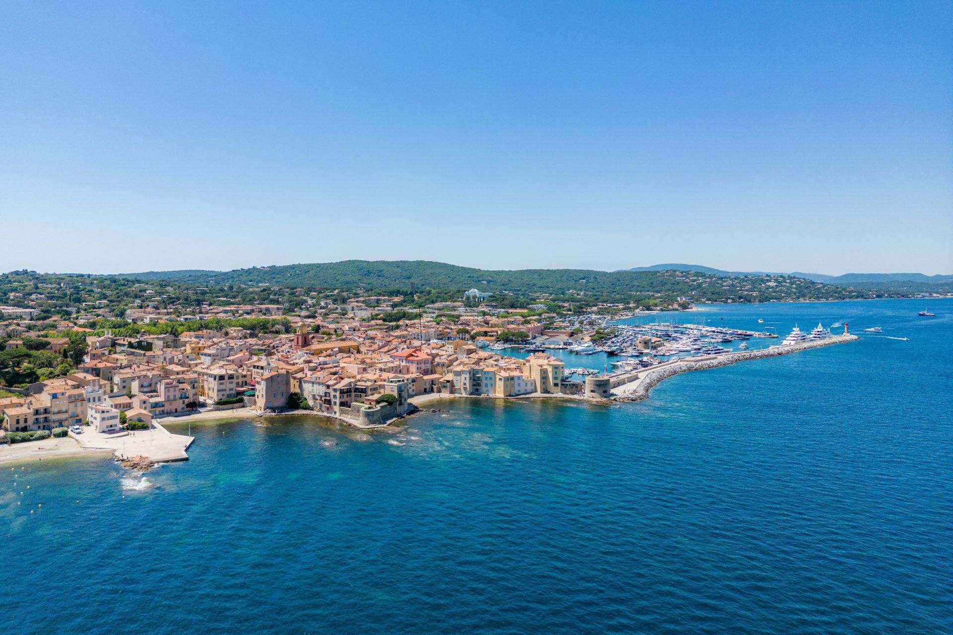 luxury construction to be renovated 3 Rooms for sale on ST TROPEZ (83990)