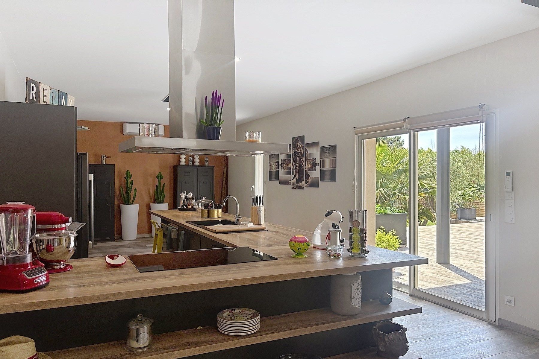 luxury house 5 Rooms for sale on UZES (30700)