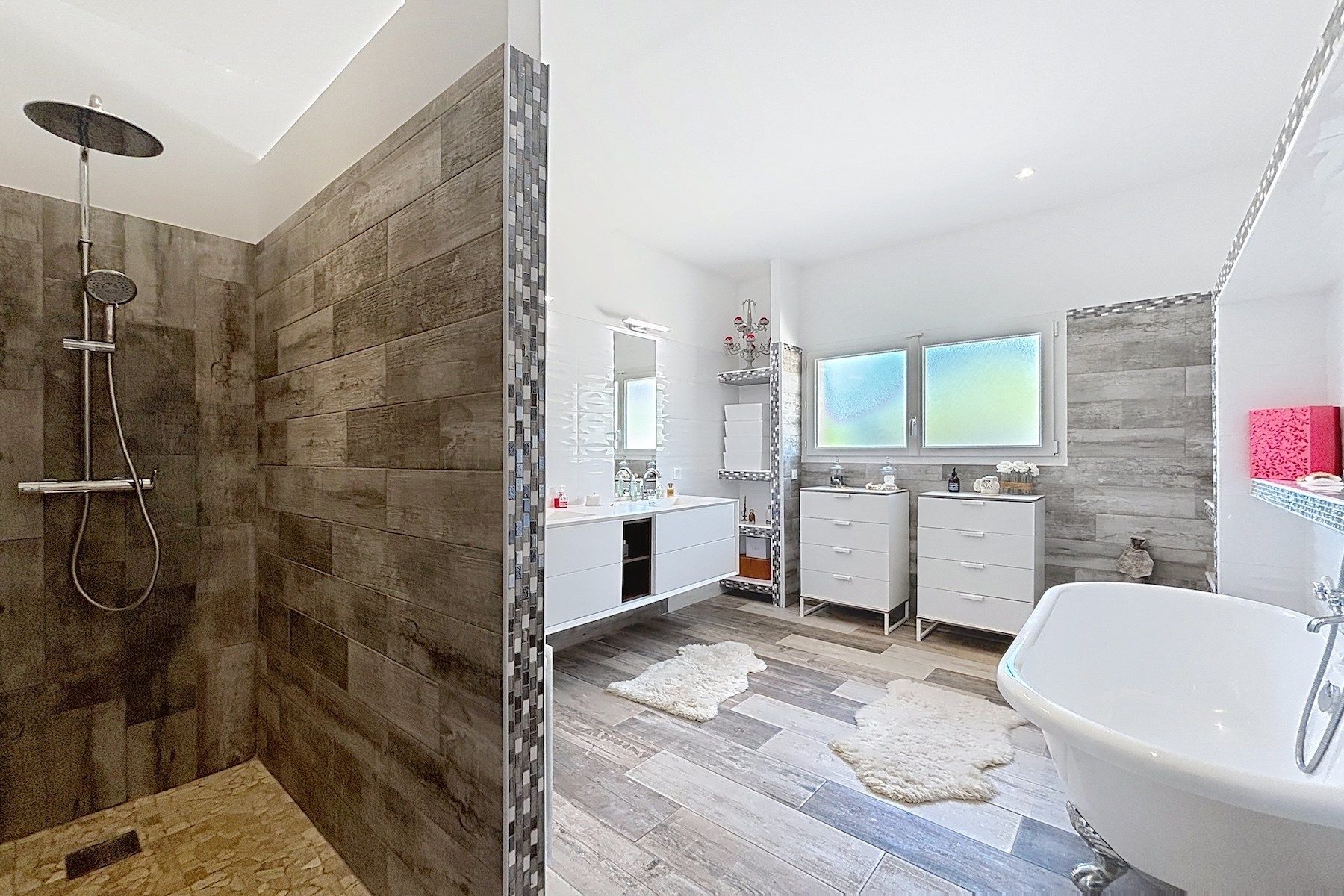 luxury house 5 Rooms for sale on UZES (30700)