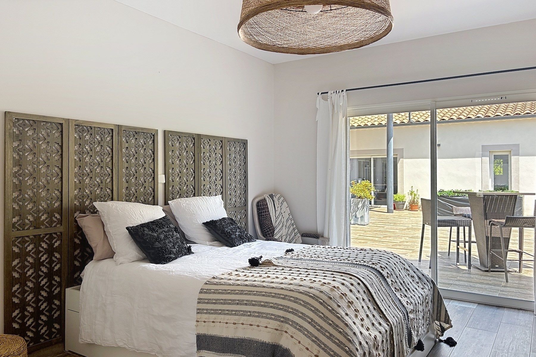 luxury house 5 Rooms for sale on UZES (30700)