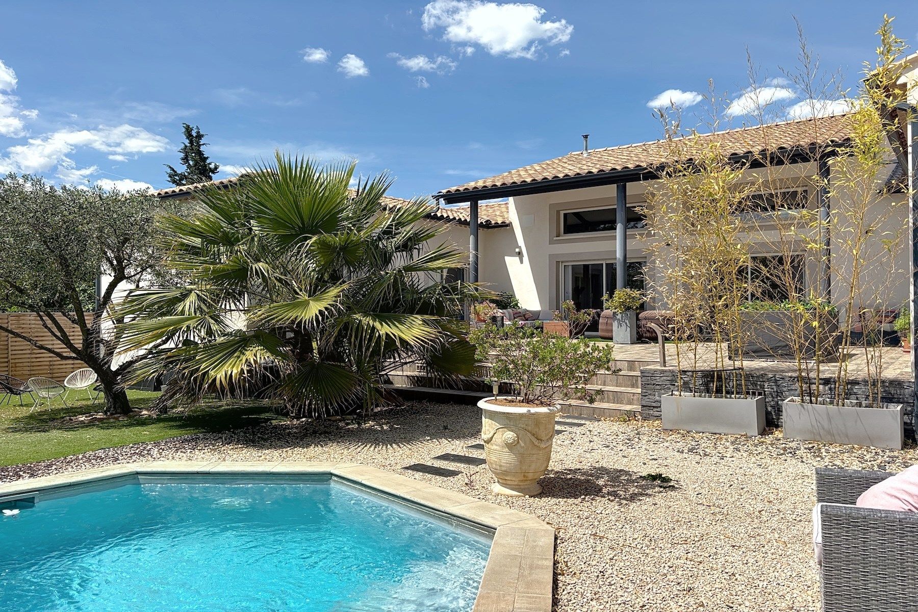 luxury house 5 Rooms for sale on UZES (30700)