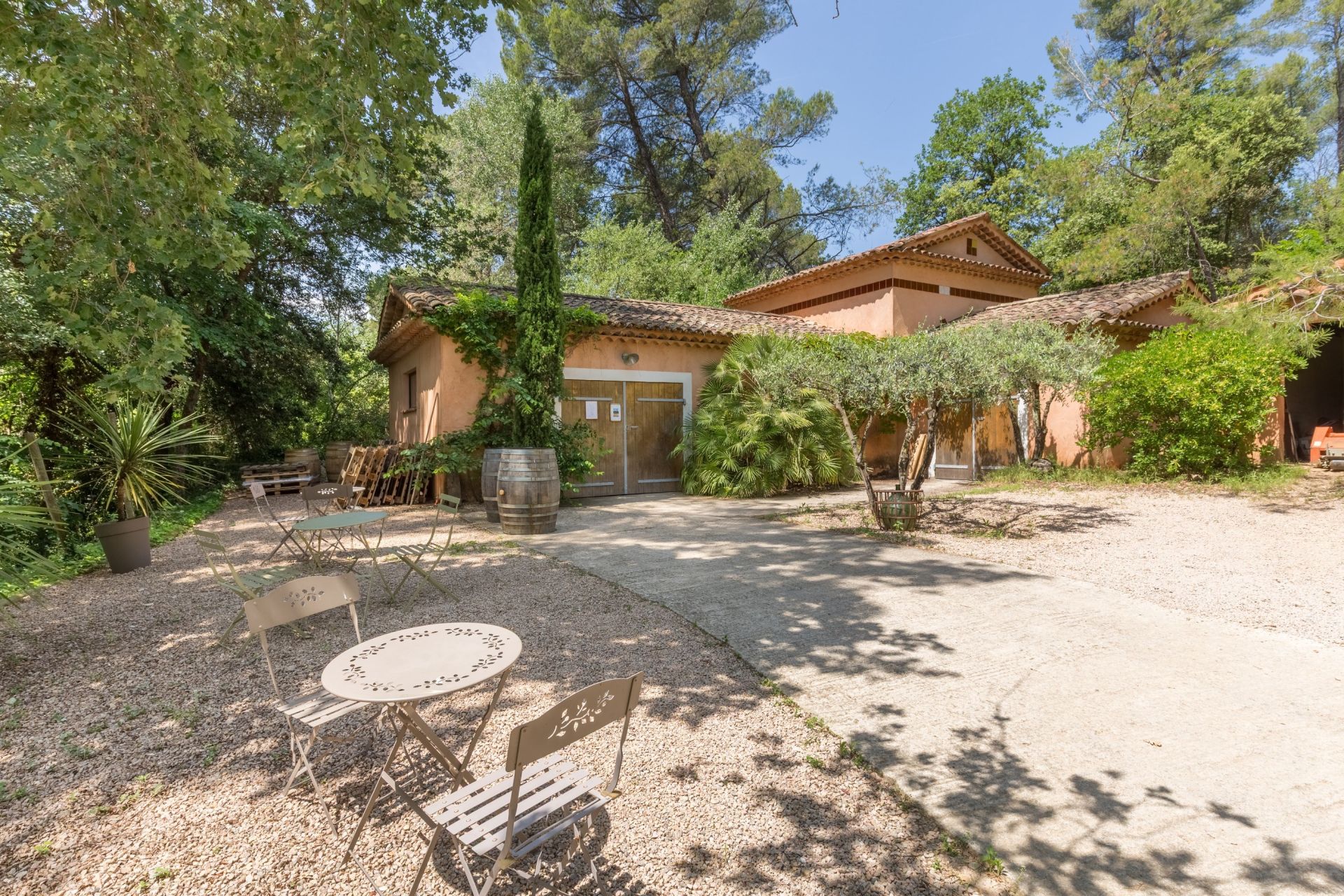 wine estate 8 Rooms for sale on VILLECROZE (83690)