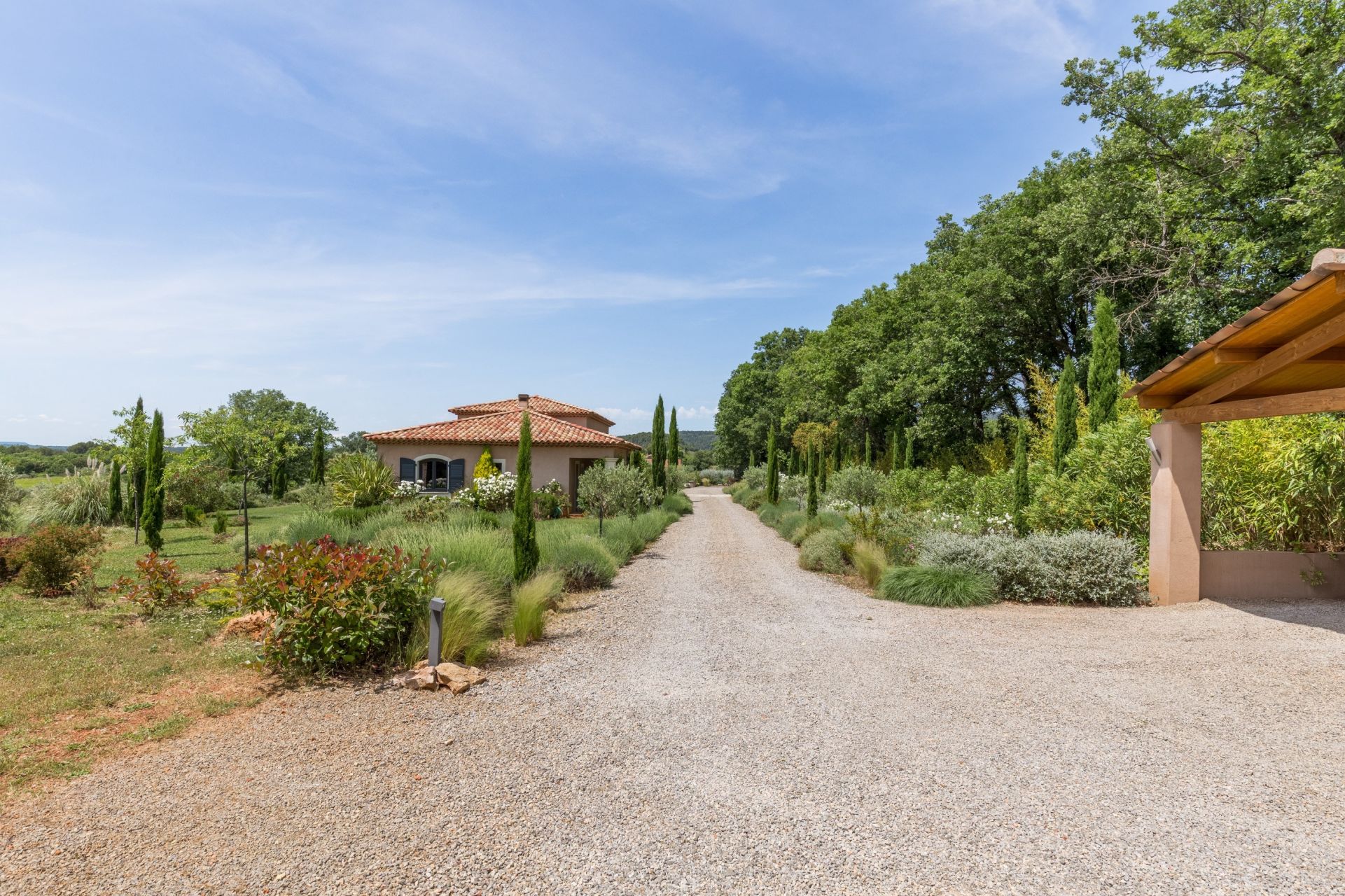 luxury villa 6 Rooms for sale on AUPS (83630)