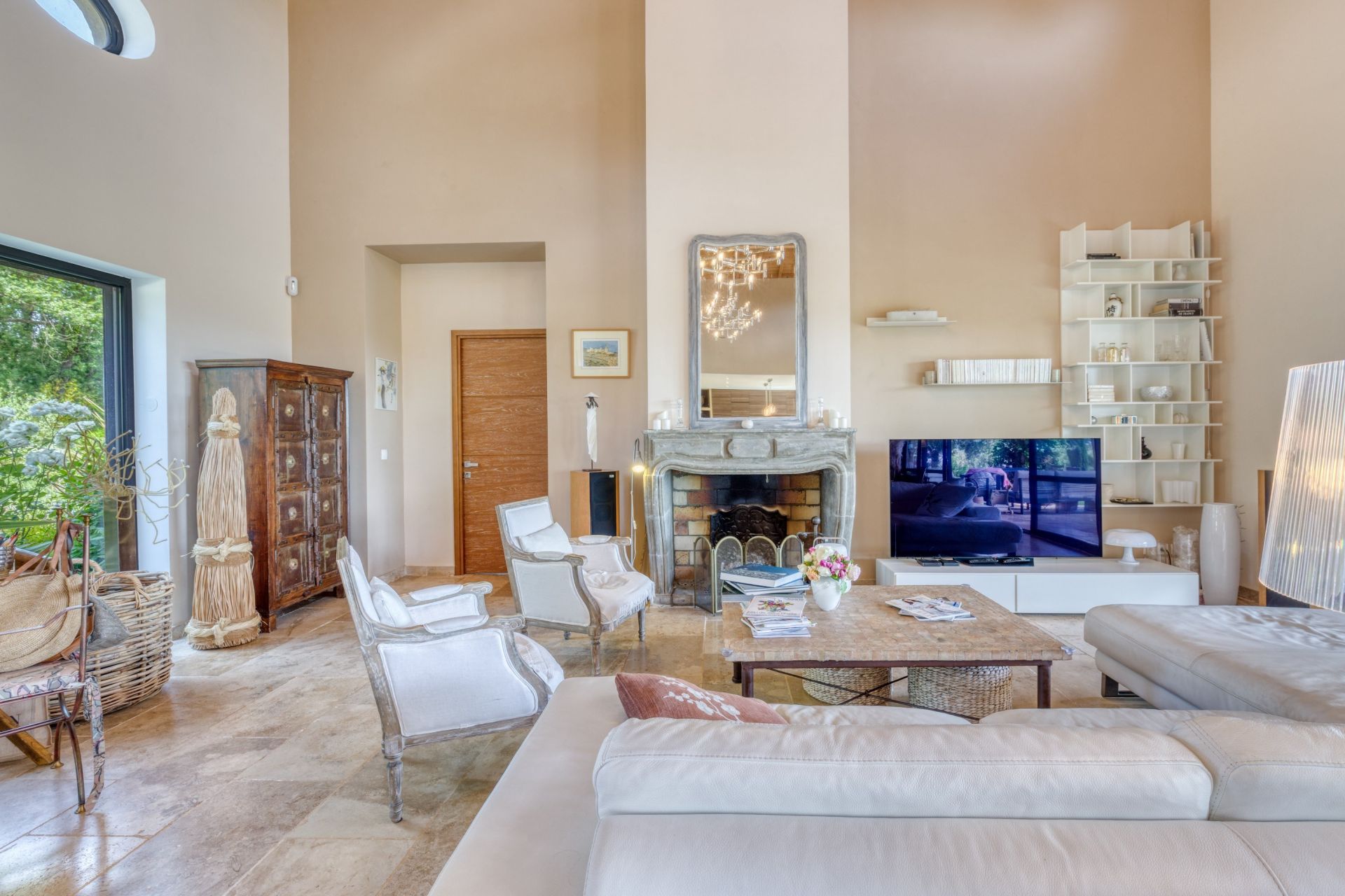 luxury villa 6 Rooms for sale on AUPS (83630)