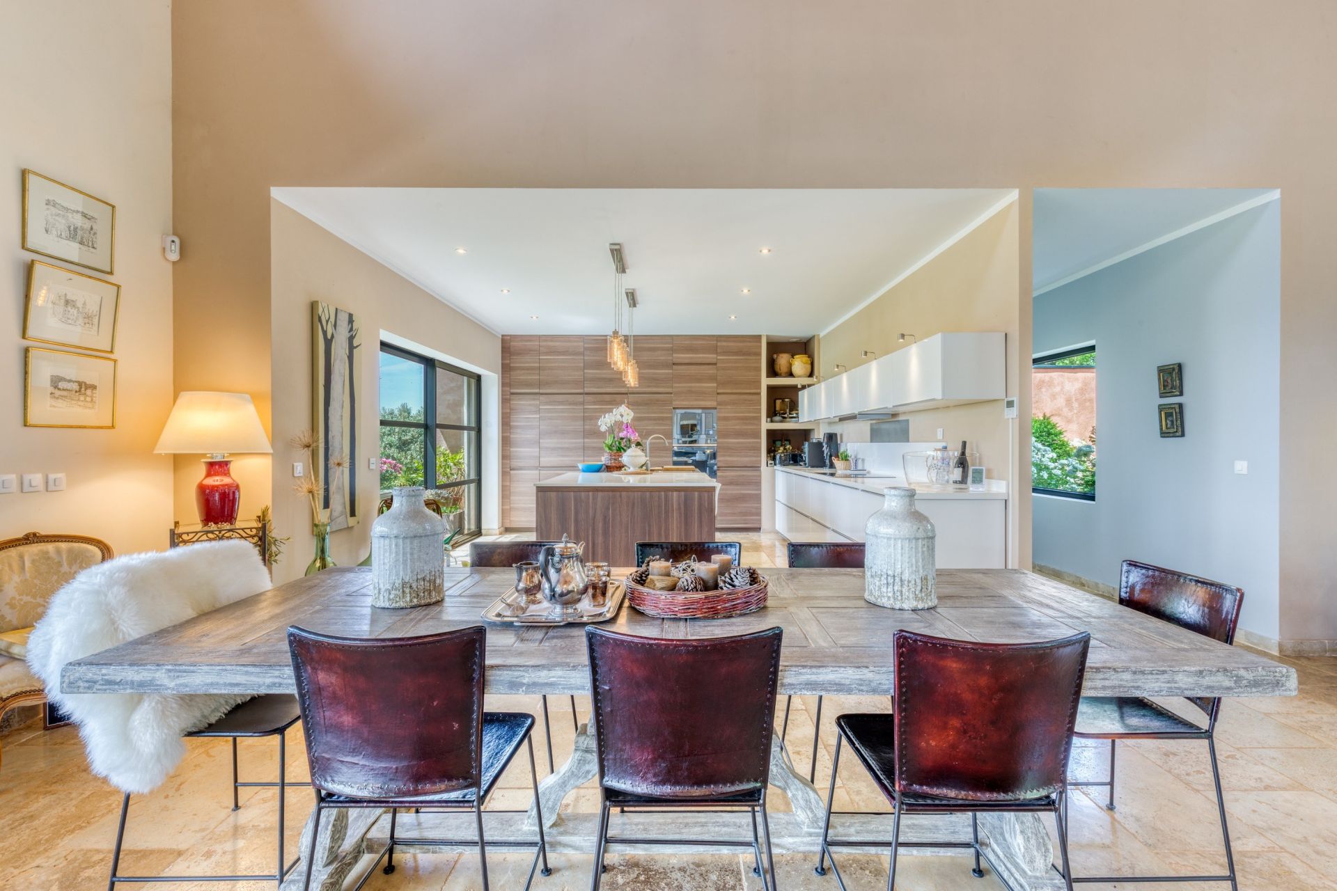 luxury villa 6 Rooms for sale on AUPS (83630)