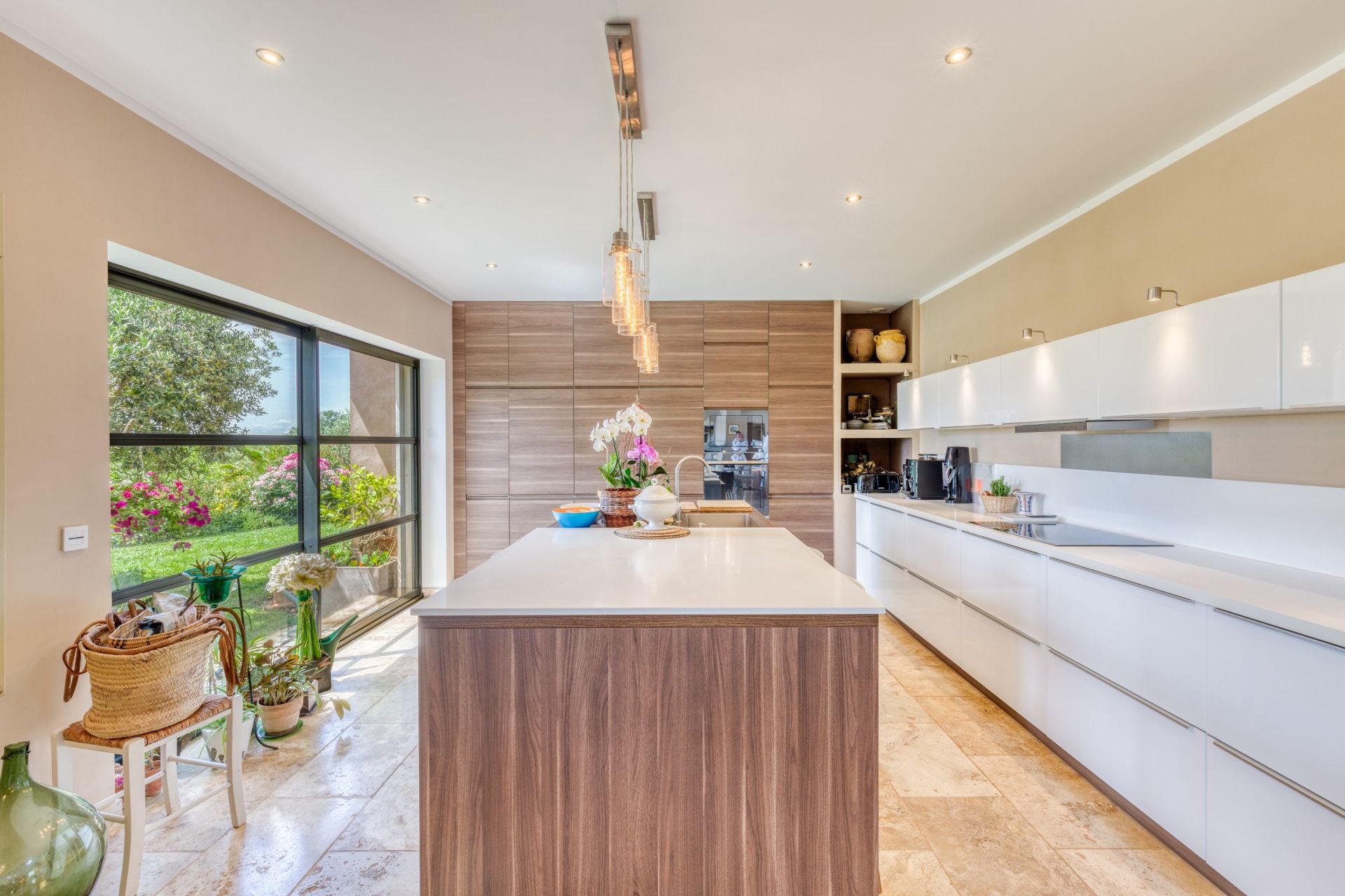 luxury villa 6 Rooms for sale on AUPS (83630)