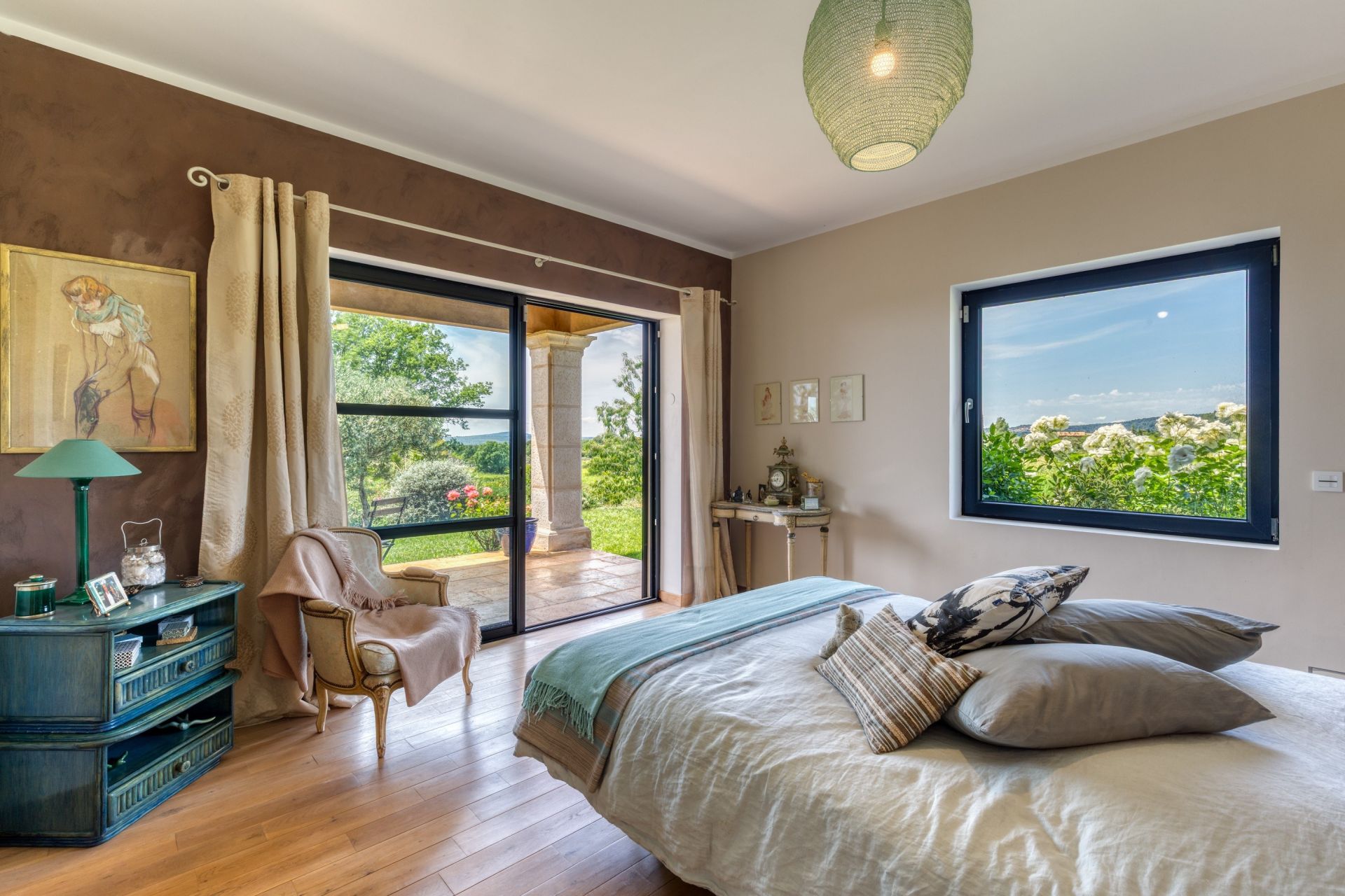 luxury villa 6 Rooms for sale on AUPS (83630)