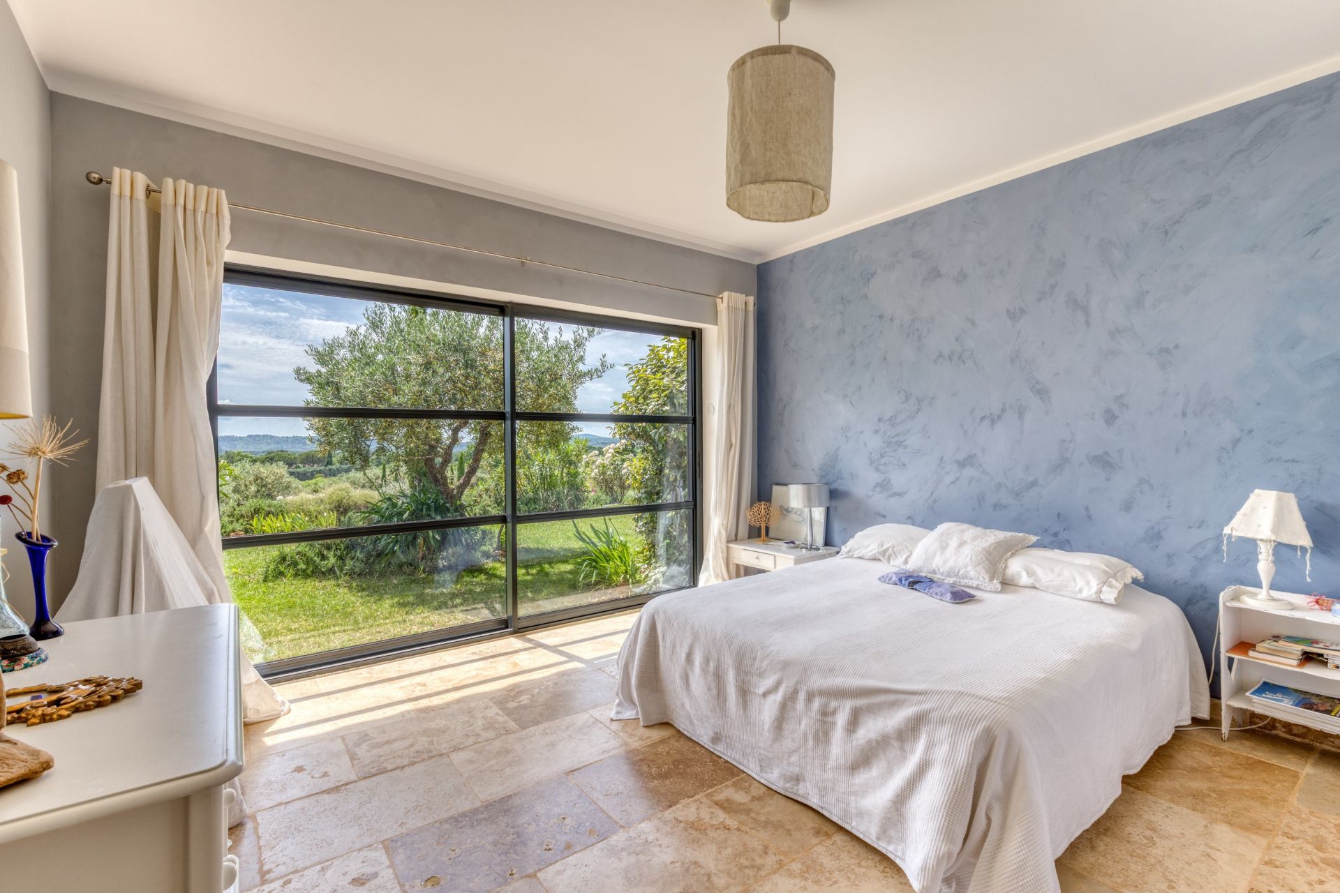 luxury villa 6 Rooms for sale on AUPS (83630)