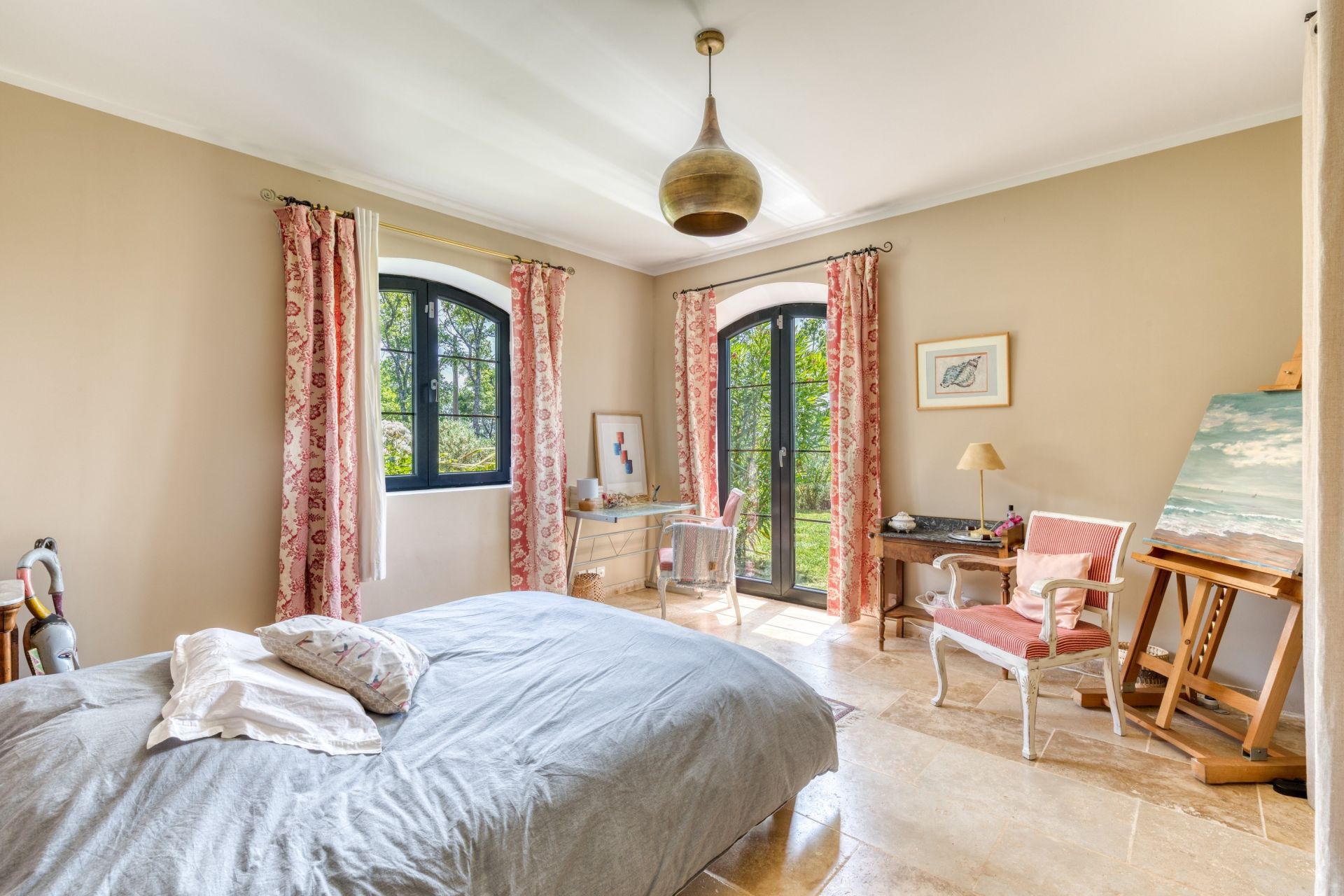 luxury villa 6 Rooms for sale on AUPS (83630)