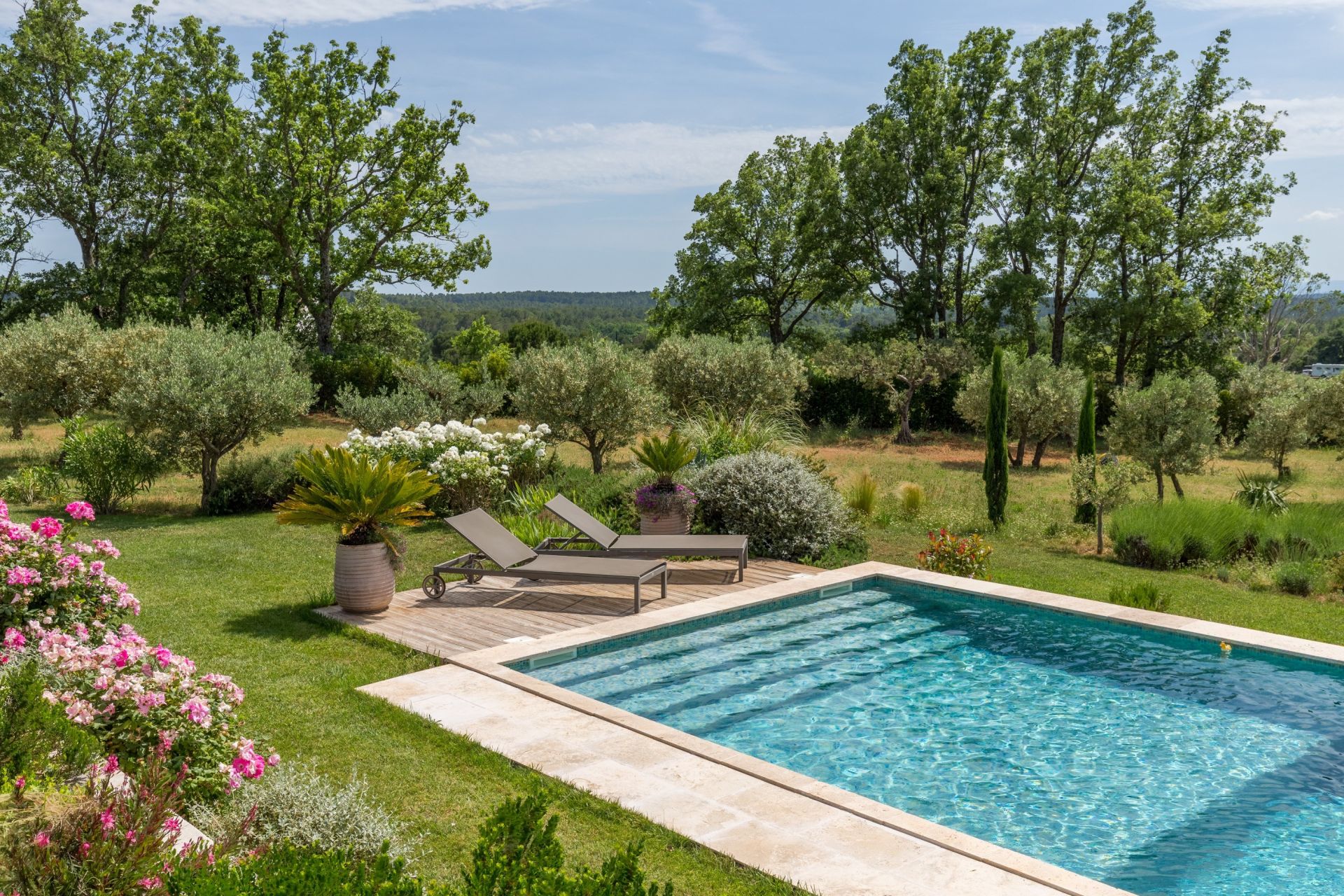 luxury villa 6 Rooms for sale on AUPS (83630)