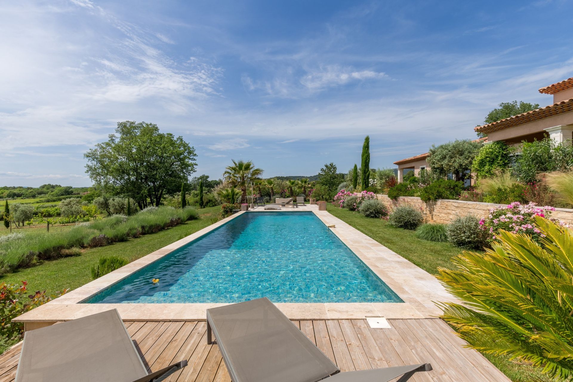 luxury villa 6 Rooms for sale on AUPS (83630)