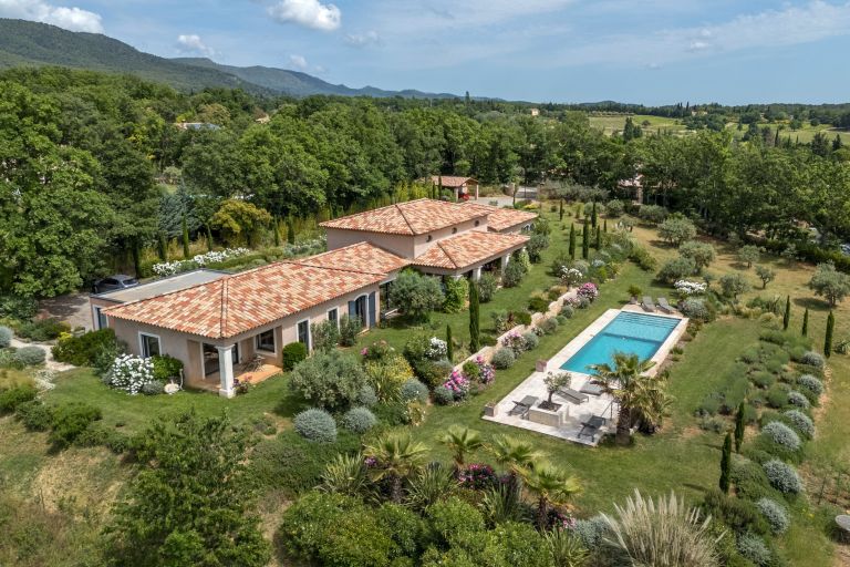 luxury villa 6 Rooms for sale on AUPS (83630)