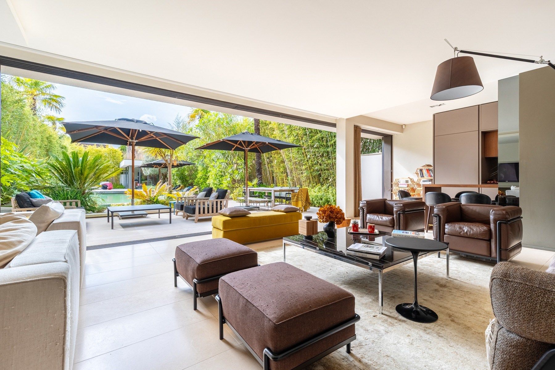 luxury house 8 Rooms for sale on BORDEAUX (33000)