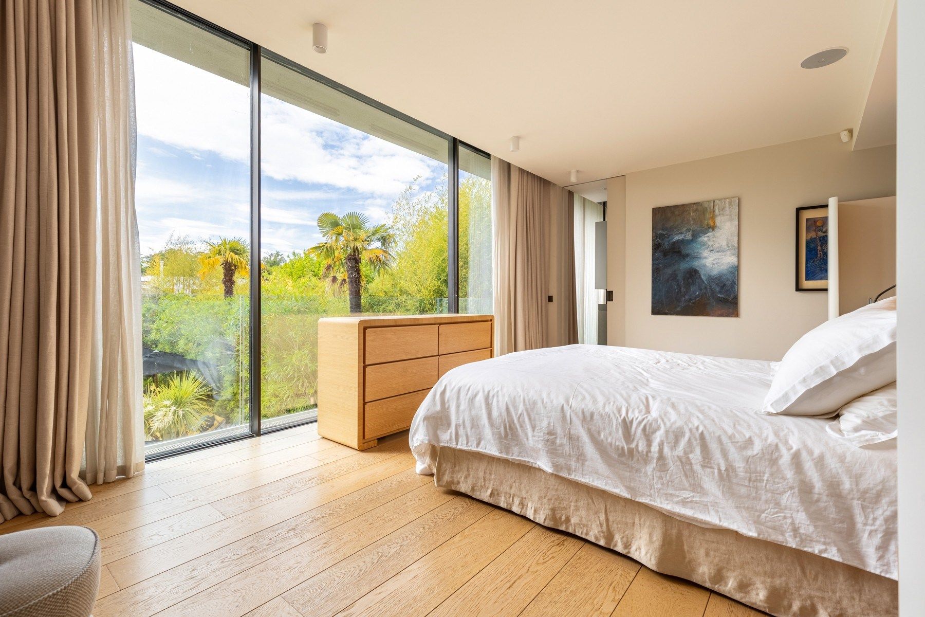 luxury house 8 Rooms for sale on BORDEAUX (33000)