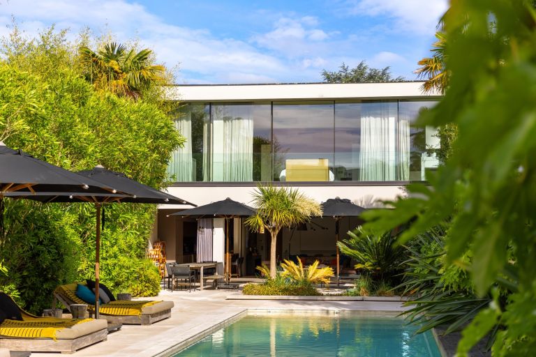 luxury house 8 Rooms for sale on BORDEAUX (33000)