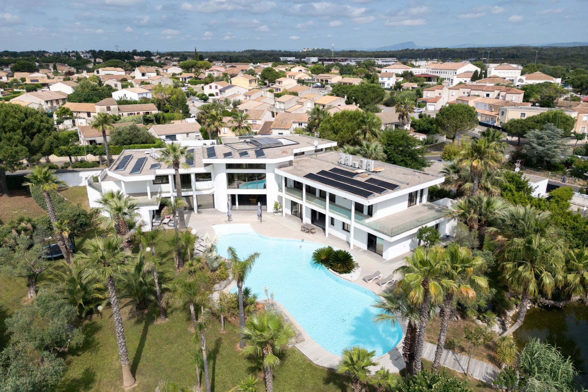 luxury property 14 Rooms for sale on BAILLARGUES (34670)
