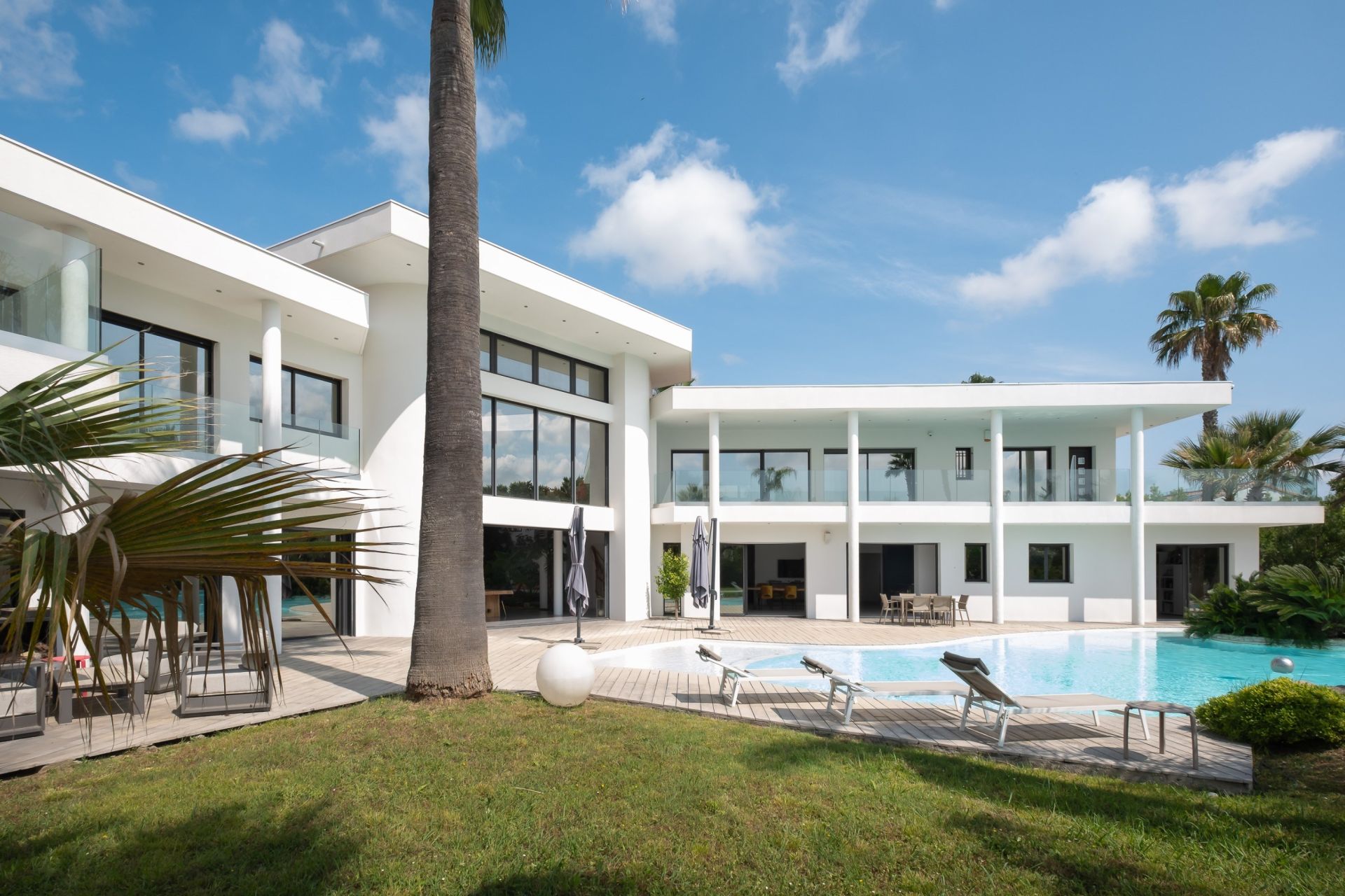 luxury property 14 Rooms for sale on BAILLARGUES (34670)
