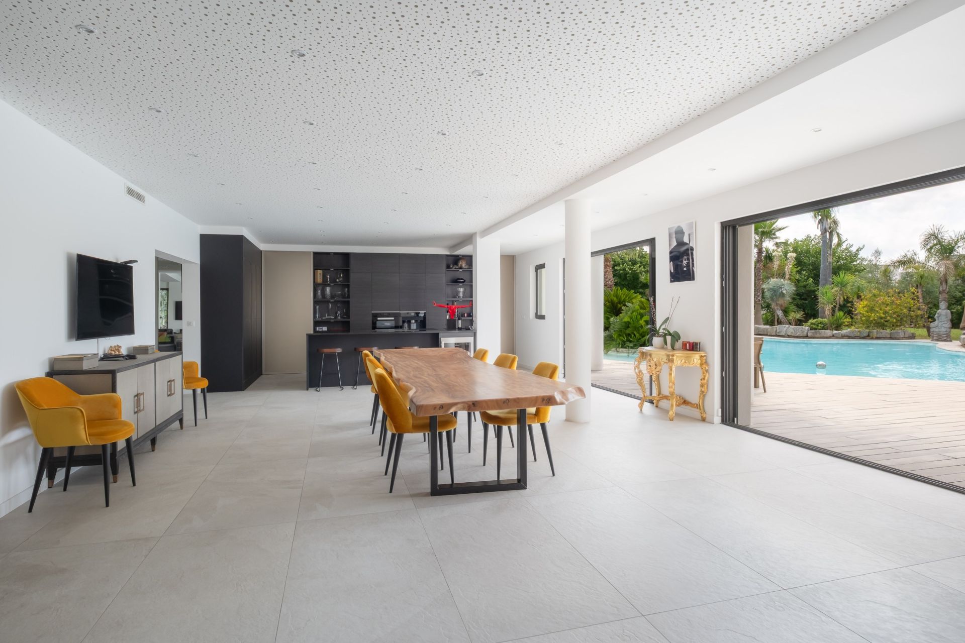 luxury property 14 Rooms for sale on BAILLARGUES (34670)