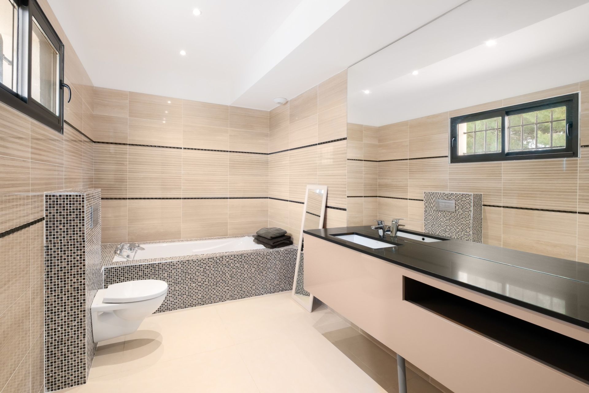 luxury property 14 Rooms for sale on BAILLARGUES (34670)