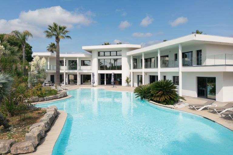 luxury property 14 Rooms for sale on BAILLARGUES (34670)