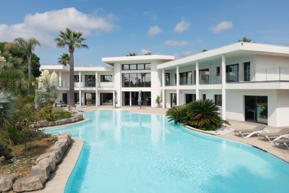 luxury property 14 Rooms for sale on BAILLARGUES (34670)