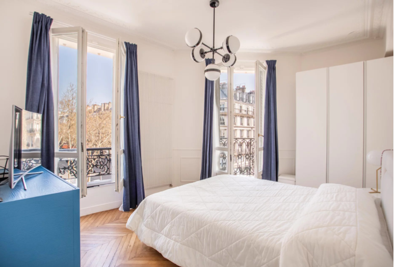 luxury apartment 4 Rooms for sale on PARIS (75001)
