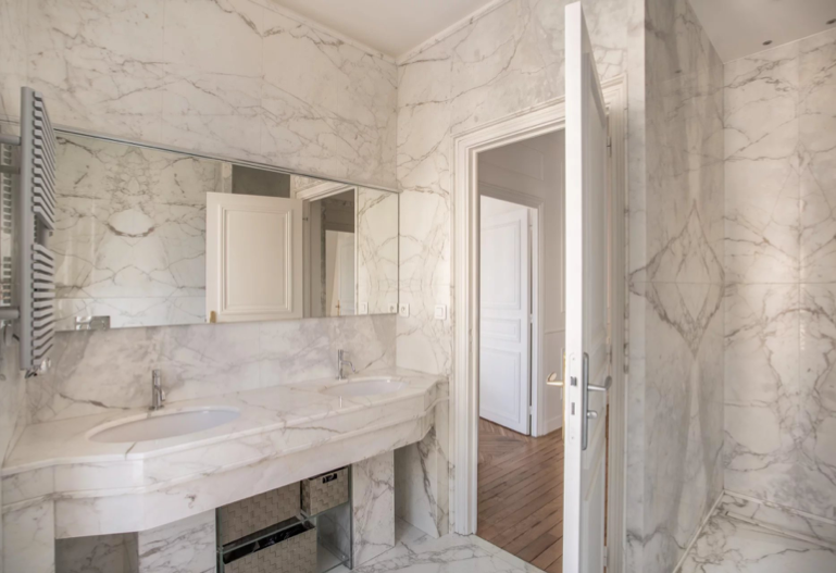 luxury apartment 4 Rooms for sale on PARIS (75001)