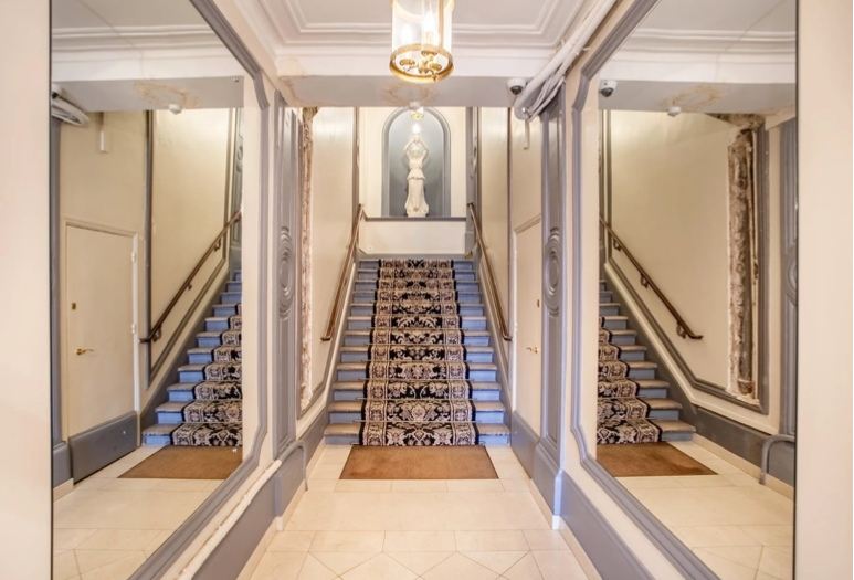 luxury apartment 4 Rooms for sale on PARIS (75001)