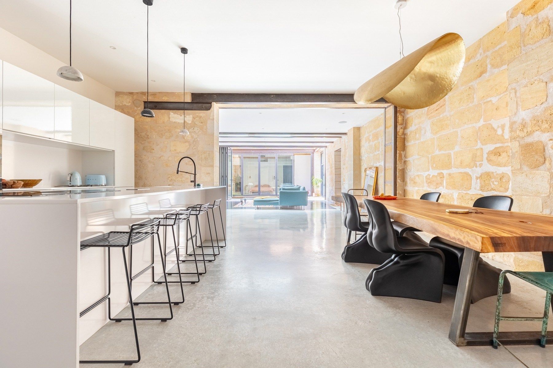 luxury apartment 8 Rooms for sale on BORDEAUX (33000)