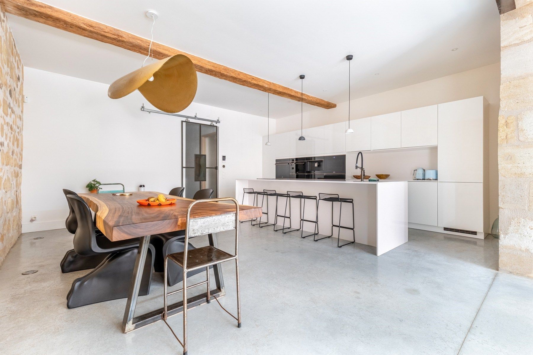 luxury apartment 8 Rooms for sale on BORDEAUX (33000)