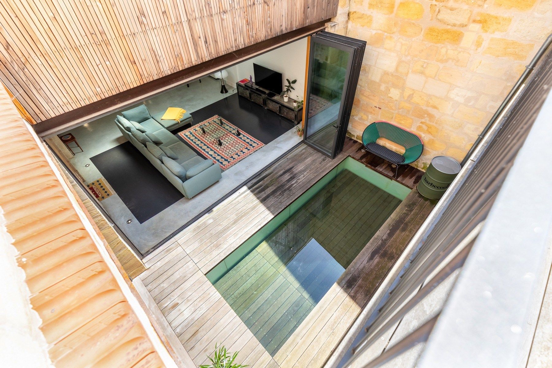 luxury apartment 8 Rooms for sale on BORDEAUX (33000)