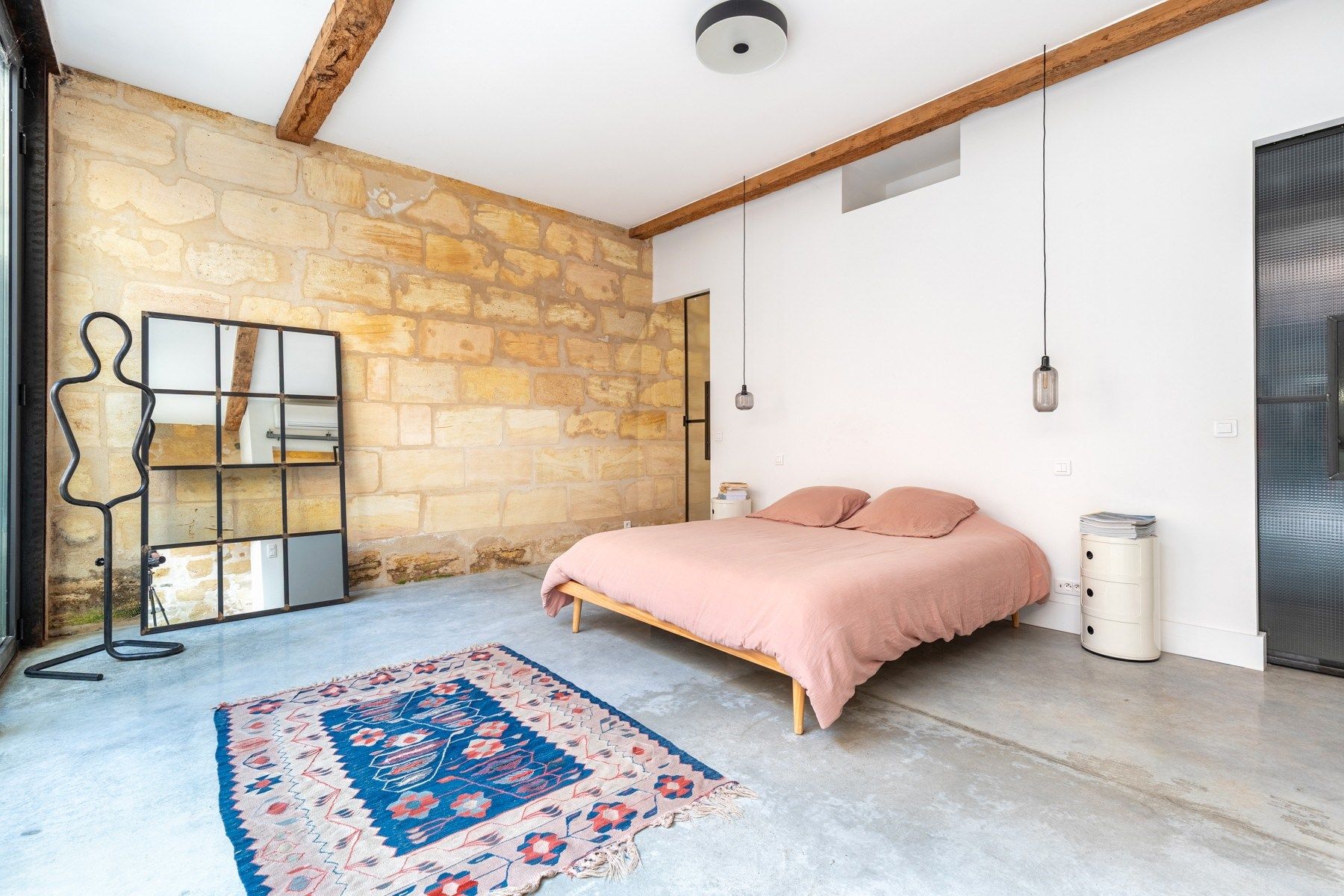 luxury apartment 8 Rooms for sale on BORDEAUX (33000)