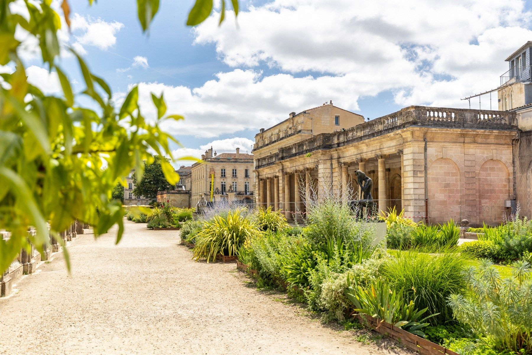 luxury apartment 8 Rooms for sale on BORDEAUX (33000)