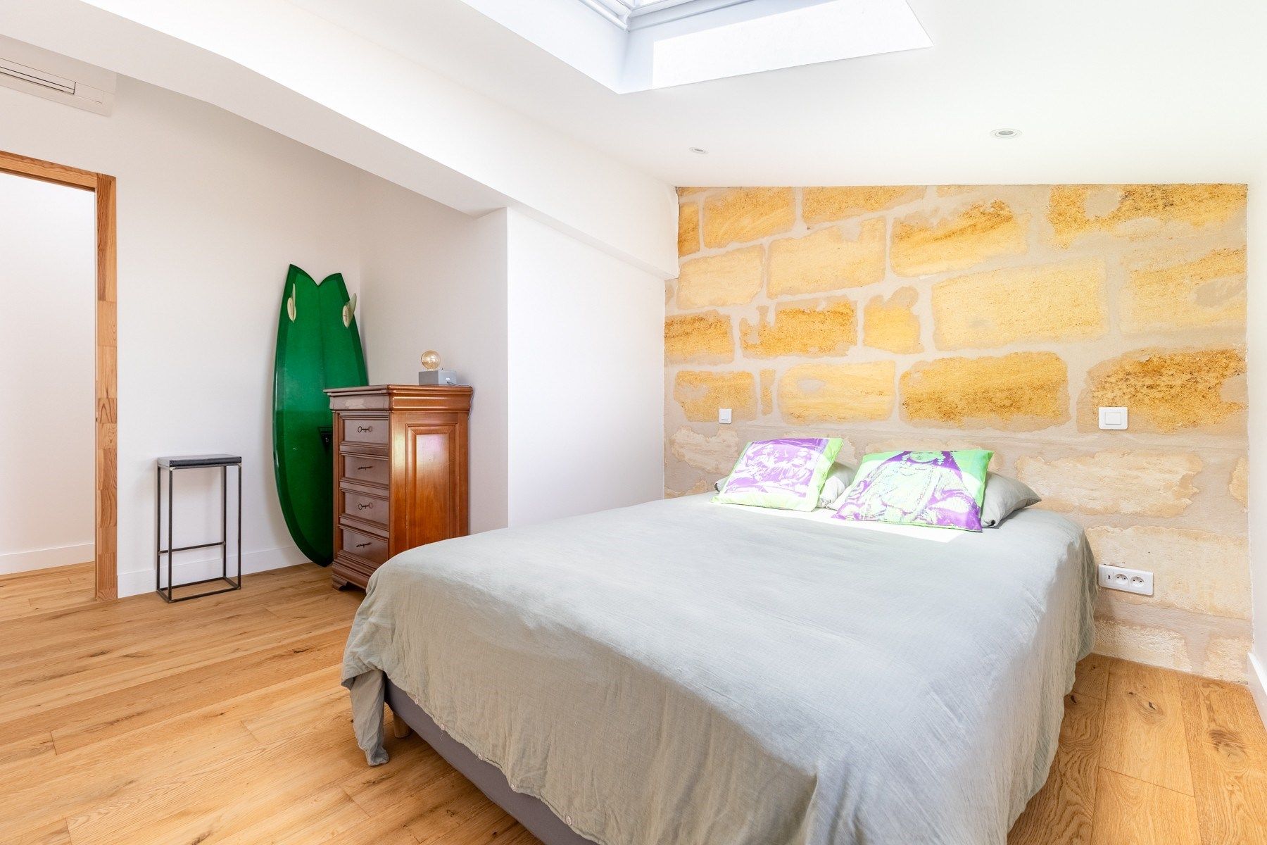 luxury apartment 8 Rooms for sale on BORDEAUX (33000)