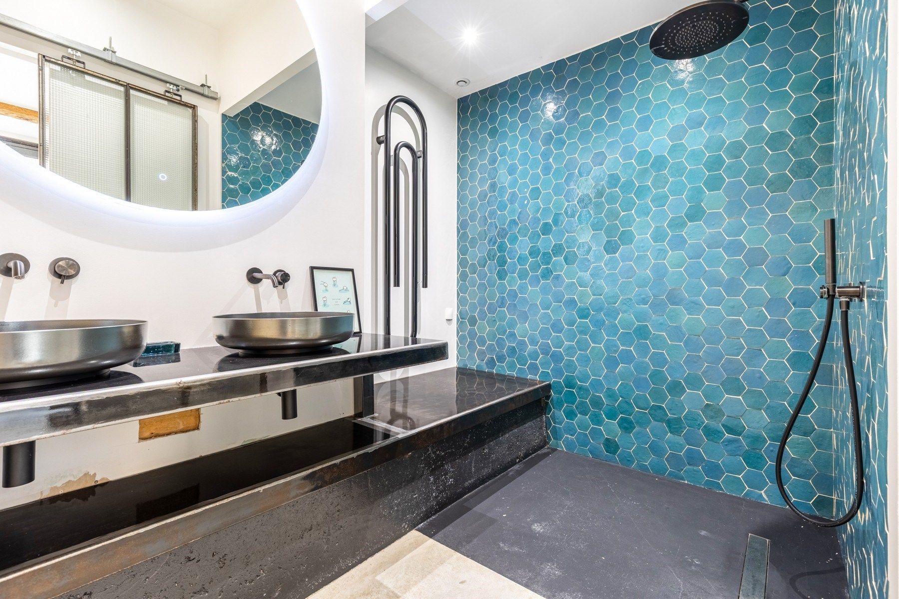 luxury apartment 8 Rooms for sale on BORDEAUX (33000)