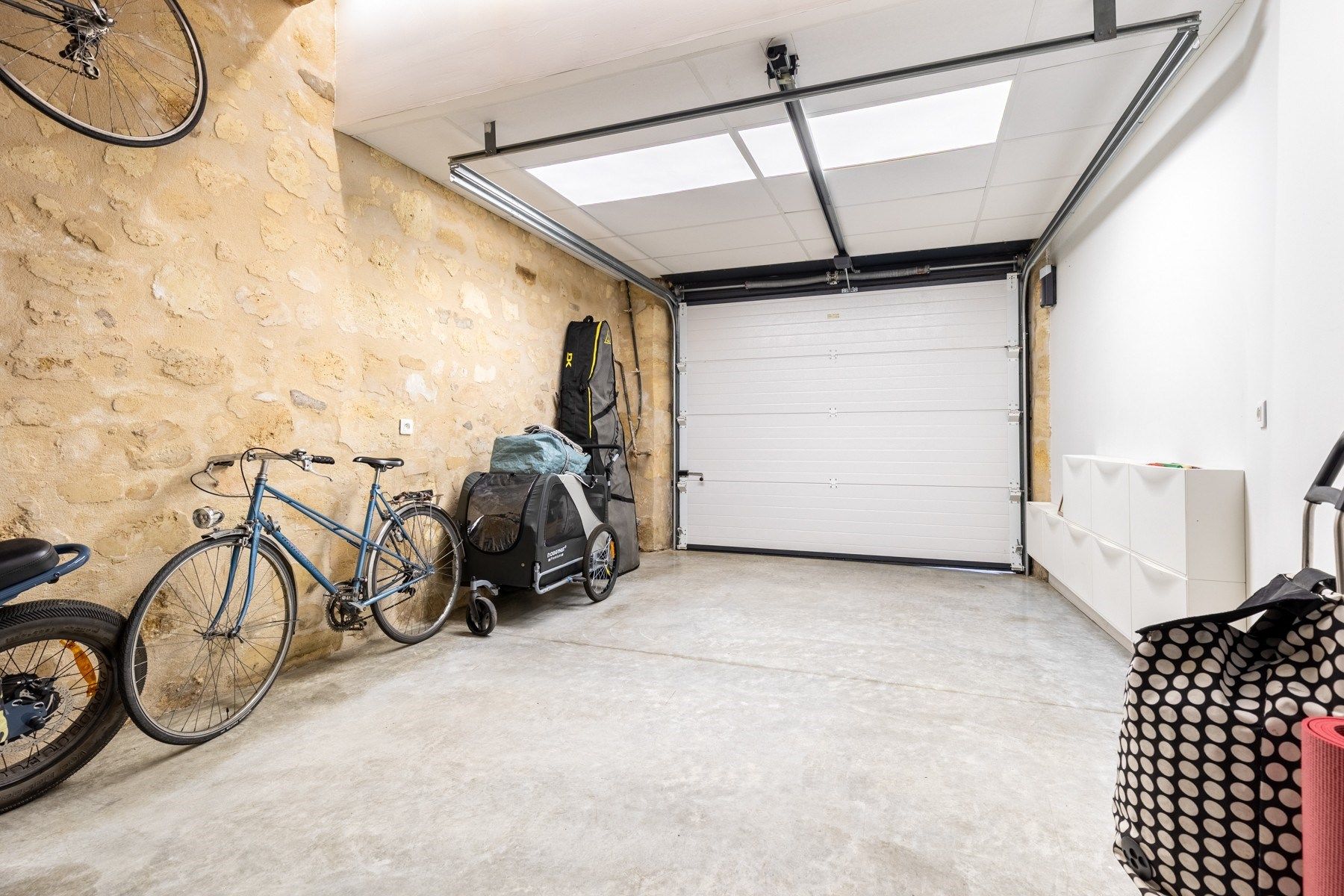 luxury apartment 8 Rooms for sale on BORDEAUX (33000)