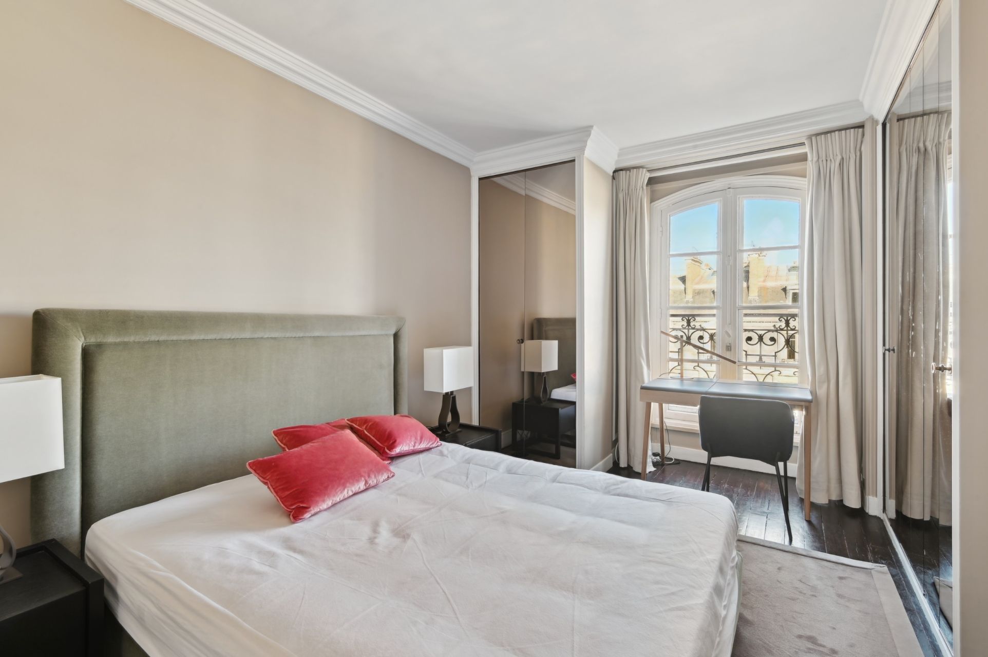 luxury apartment 5 Rooms for sale on PARIS (75007)