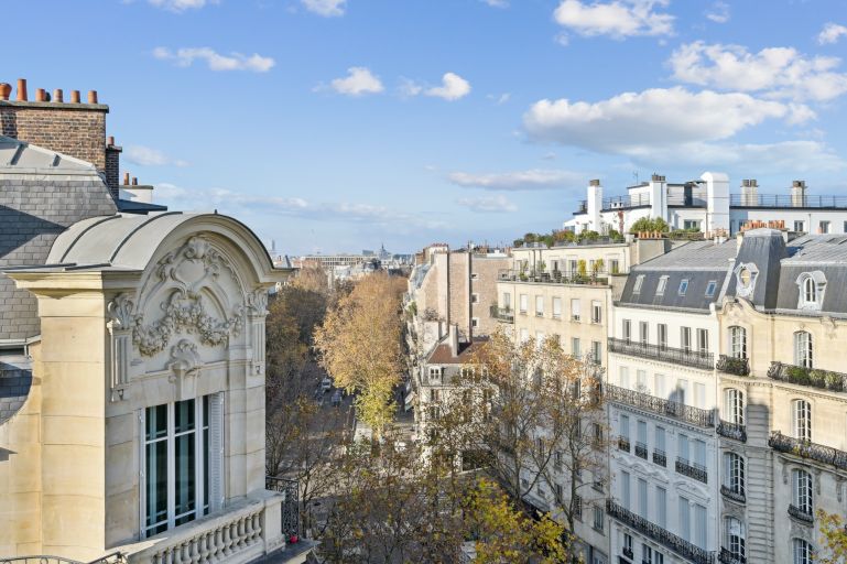 luxury apartment 5 Rooms for sale on PARIS (75007)
