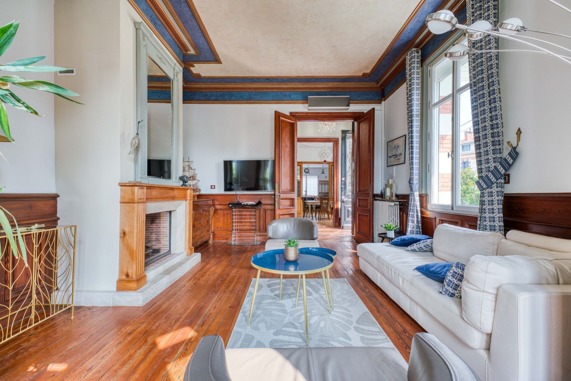 mansion 9 Rooms for sale on ROYAN (17200)